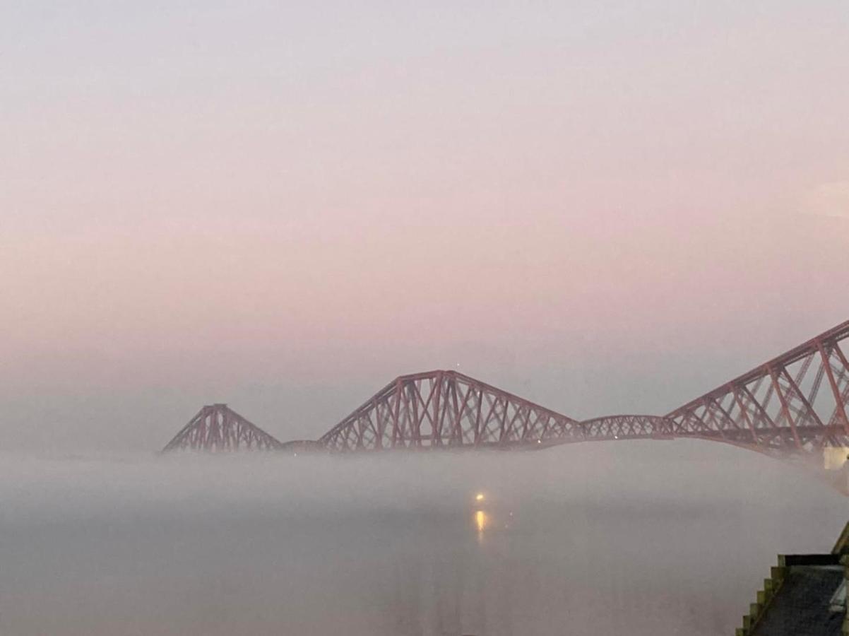 Forth Reflections Self Catering サウス・クィーンズフェリー エクステリア 写真